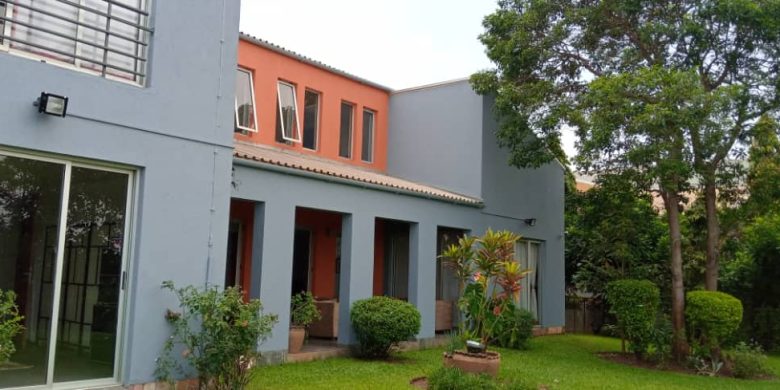 4 bedroom bungalow house for sale in Lubowa Kampala 35 decimals at 350,000 USD