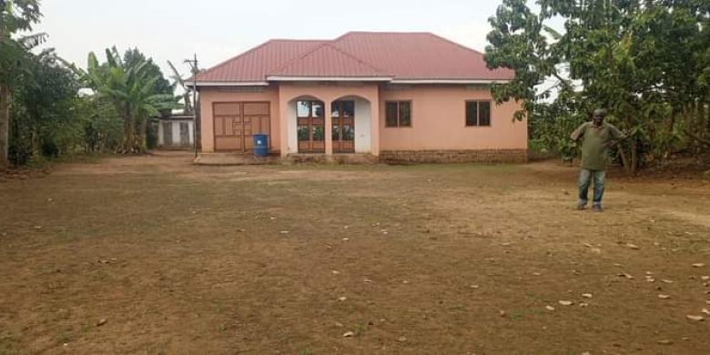 3 bedroom house for sale in Vumba Gayaza at 120m