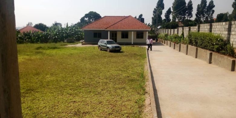 4 bedroom house for sale in Zziru Wamala at 350m shillings