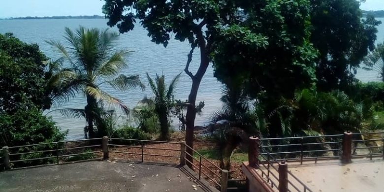 6 acre beach for sale in Entebbe at 900,000 USD
