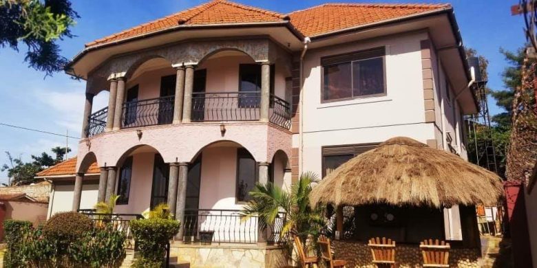 5 bedroom house for sale in Bukoto 18 decimals at 300,000 USD