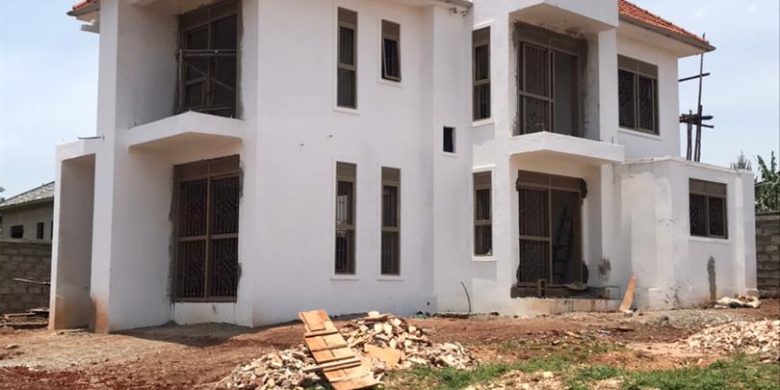 5 bedroom house for sale in Kyanja on 100x100ft at 550m