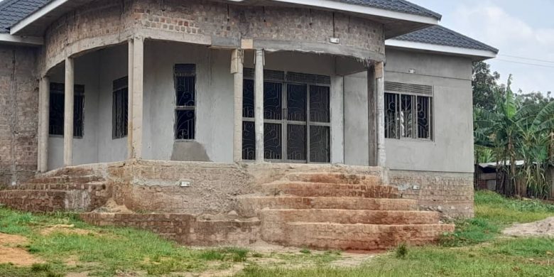 3 bedroom shell house for sale in Kasangati Kiti at 150m on 25 decimals