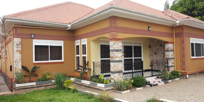 5 bedroom house for sale in Kitende 15 decimals going for 450m