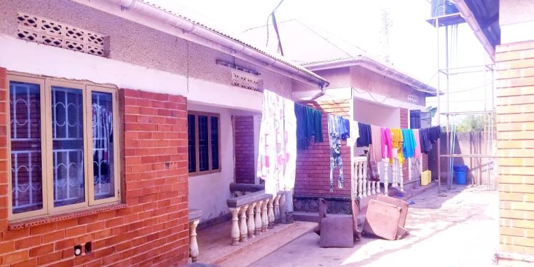 3 rental units for sale in Kireka town 1.5m monthly at 170m