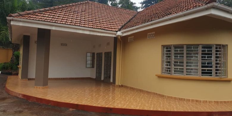 4 bedroom colonial house for rent in Mbuya at 3500 USD