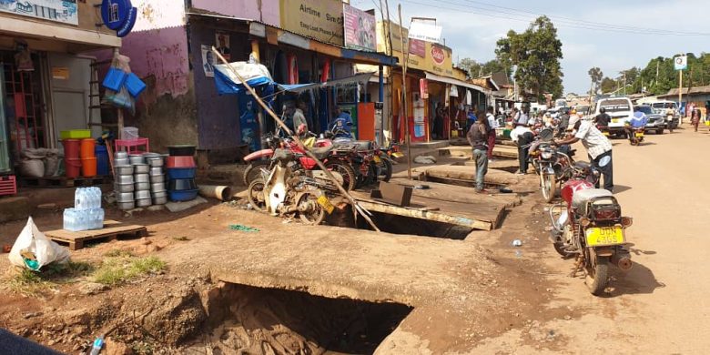 shops for sale in Luzira Kirombe 3.5m monthly at 260m