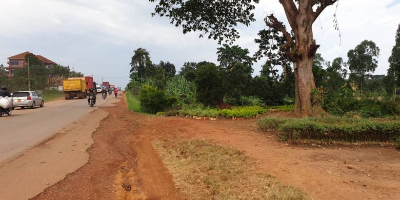 8 acres commercial land for sale in Namanve Jinja road at 350m each