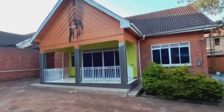 3 bedroom house for sale in Muyenga at 500m