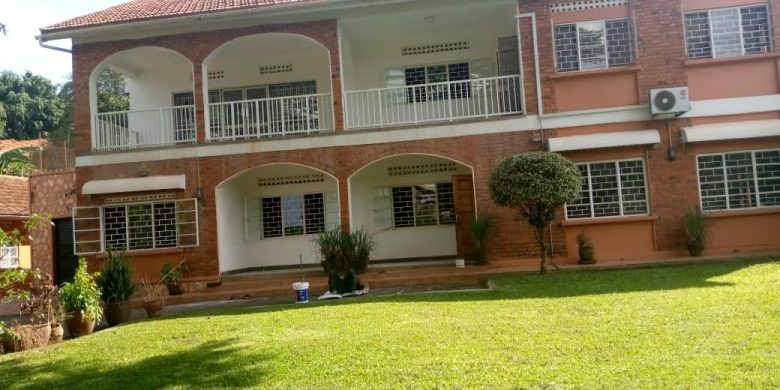 5 bedroom house for sale in Kololo on half acre at 1.3m USD