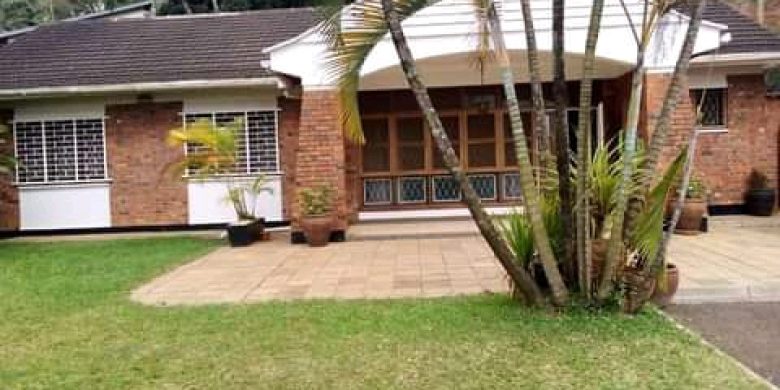 3 Bedroom lake view house for sale in Mbuya on half acre 3 Bedroom Lake View Colonial House On Sale In Mbuya 0.5 Acre $650000