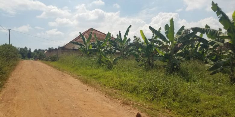 100x100ft for sale in Kira Nsasa for 135m shillings