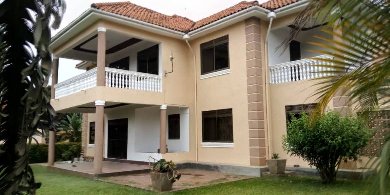 5 bedroom house for rent in Kololo with pool at 4,000 USD