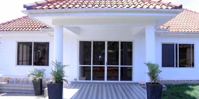 3 bedroom fully furnished house for rent in Kiwatule at 1,500 USD