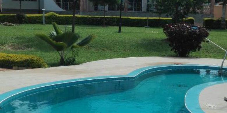 House for sale in Munyonyo with Swimming pool
