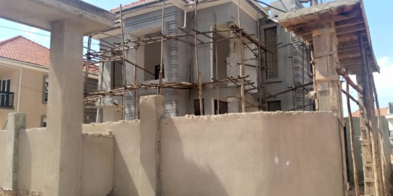 3 bedroom house for sale in Kyanja at 400m