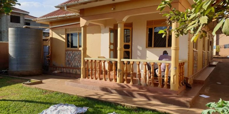 4 bedroom house for sale in Kira town at 200m