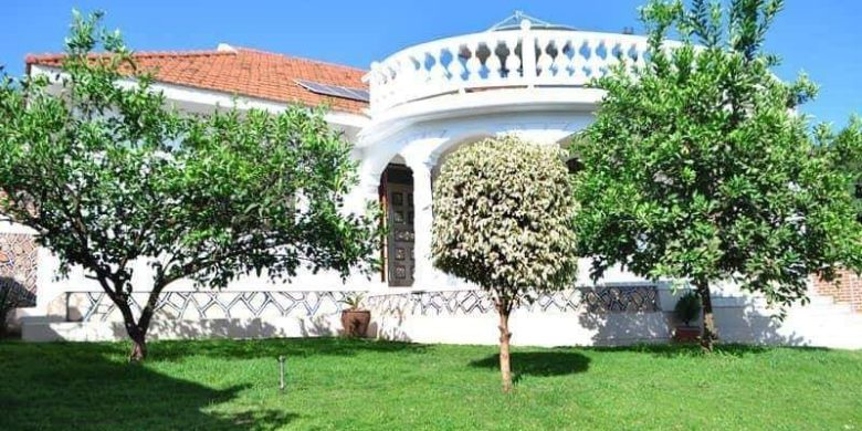 4 bedroom mansion for sale in Makindy Kizungu at 1.5 billion shillings