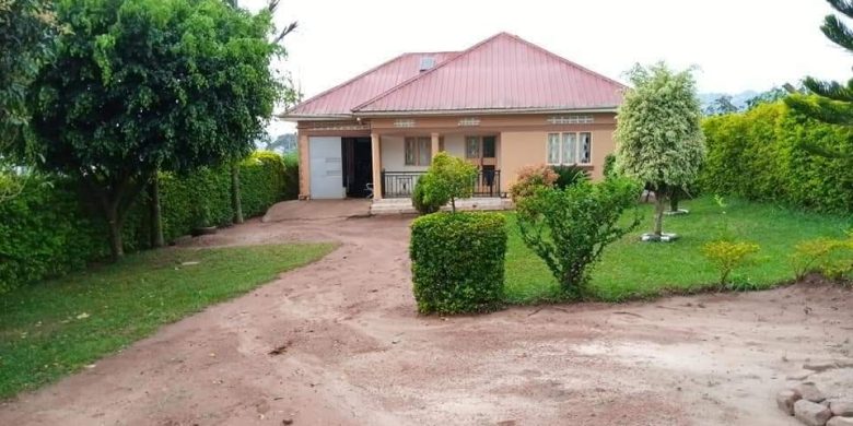 3 bedroom house for sale in Kitemu Masaka Road at 105m