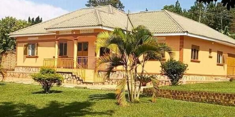 5 bedroom house for sale in Gayaza Dundu on 1 acre at 320m