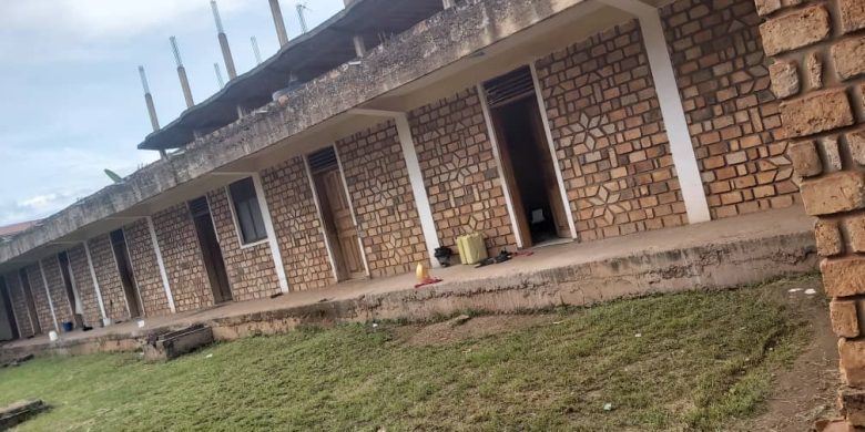 shell hostel for sale in Makerere on 28 decimals at 700m