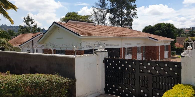 4 Bedroom house for rent in Bugolobi on half acre at $1,700