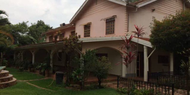 5 Bedroom house for sale in Makindye Kizungu 50 decimals at $500,000