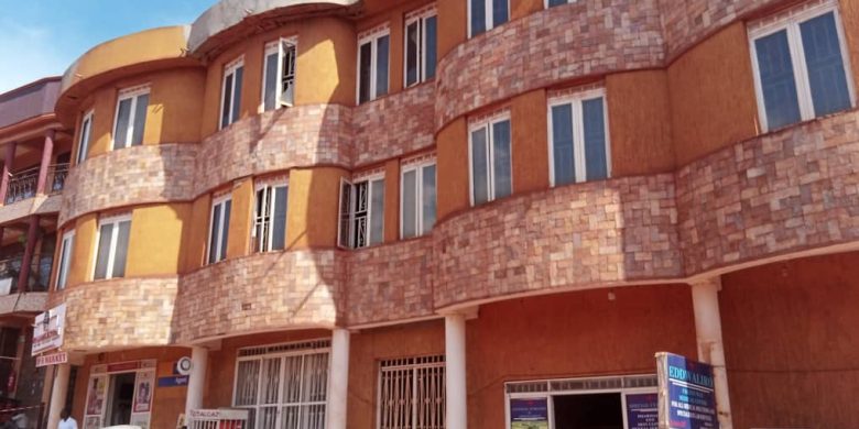 10 units commercial building for sale in Mutundwe 8.9m monthly at 750m