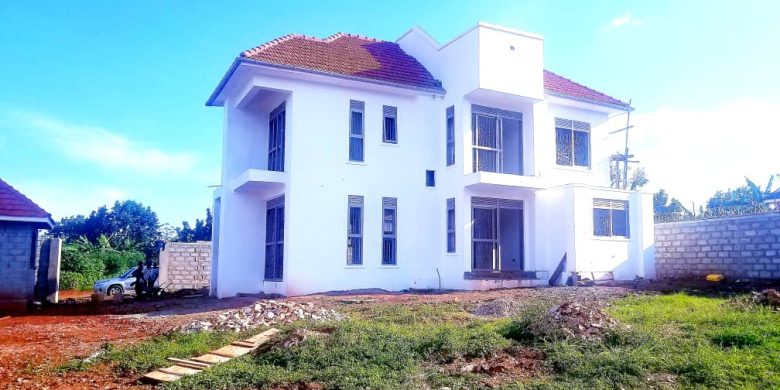 5 bedroom house for sale in Kyanja 25 decimals at 450m