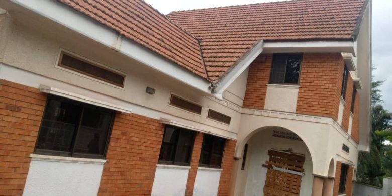 5 bedroom house for rent in Kololo on 1 acre at $3000