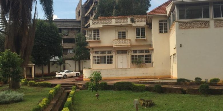 Old house for sale in Kololo on 70 decimals at 1.5m US Dollars