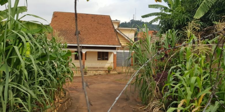 4 bedroom house for sale in Muyenga 650m