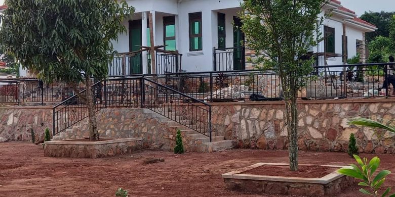 4 bedroom house for sale in Nakawuka at 650m