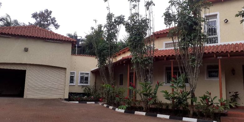 4 bedroom house for rent in Kololo with pool at 5,000USD