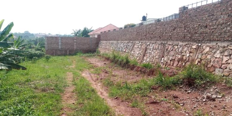 1This is a plot for sale in Namugongo Nsawo Estate just off the tarmac measuring 15 decimals and going for 75m shillings