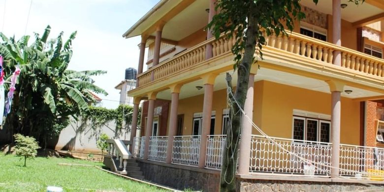 4 bedroom house for sale in Makindye Kizunga 25 decimals at 850m