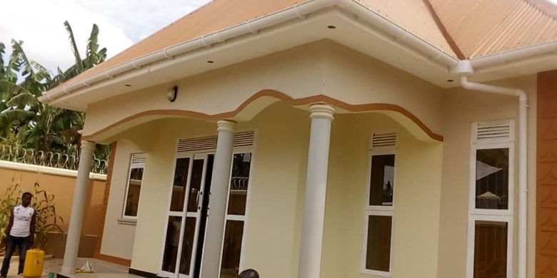 3 bedroom house for sale in Mbarara on 65x90ft at 125m