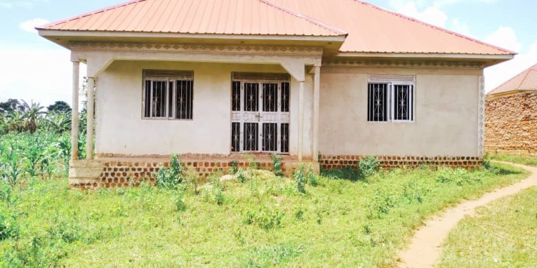 3 bedroom house for sale in Kiwango going for 90m