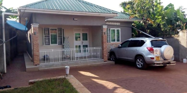 2 bedroom house for sale in Entebbe town at 180m