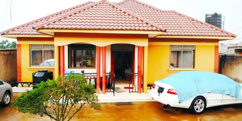 3 bedroom house for sale in Namugongo sonde at 200m