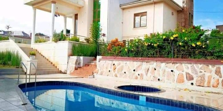 6 bedroom house with a swimming pool for sale in Kisaasi Kulambiro at 1.3 billion shillings