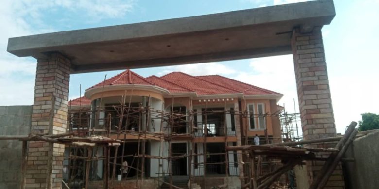 7 bedroom house for sale in Munyonyo at 1.3 billion