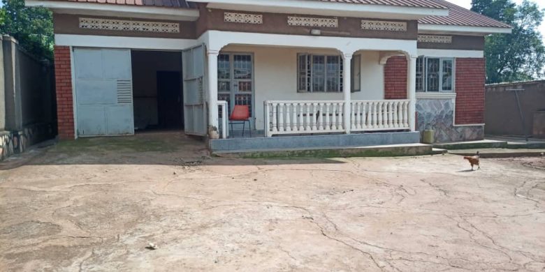 3 bedroom house for sale in Kisaasi at 300m