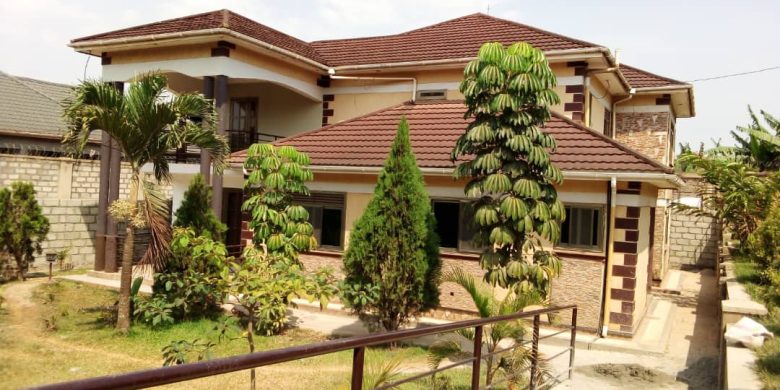 5 bedroom house for sale in Najjera on 40 decimals at 1 billion shillings