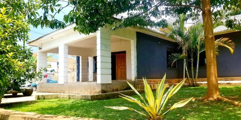 4 bedroom house for sale in Kira Nsasa at 450m
