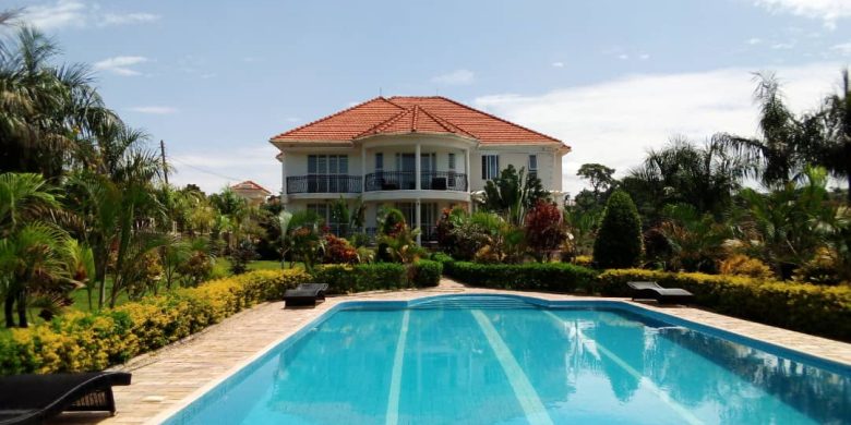 5 bedroom house for sale in Garuga with pool at $1m