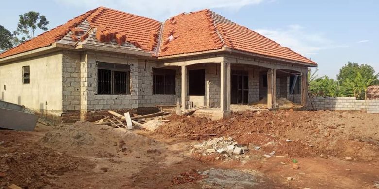 6 bedroom house for sale in Kasangati at 250m