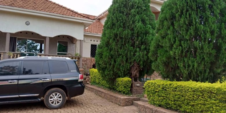 6 bedroom house for rent in Ntinda at $2,500