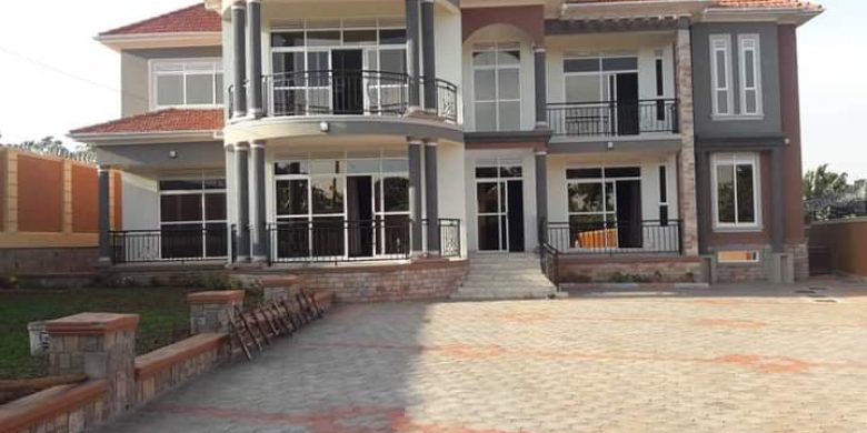 7 bedroom lake view house for sale in Munyonyo 1.4 billion shillings
