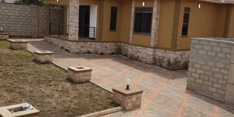 3 bedroom house for sale in Kasangati 20 decimals at 360m